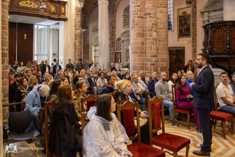 Over a Hundred Digital Nomads Visit Kotor, Mayor Leads Guests on a Walk Through the Old Town